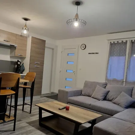 Agreable Maisonnette A Proximite Du Centre-ville