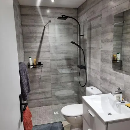 Agreable Maisonnette A Proximite Du Centre-ville Apartment *