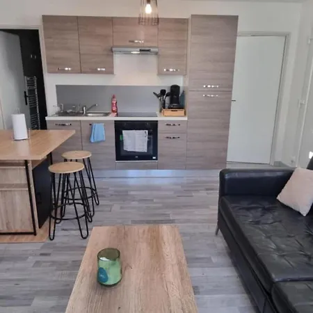 Agreable Maisonnette A Proximite Du Centre-ville